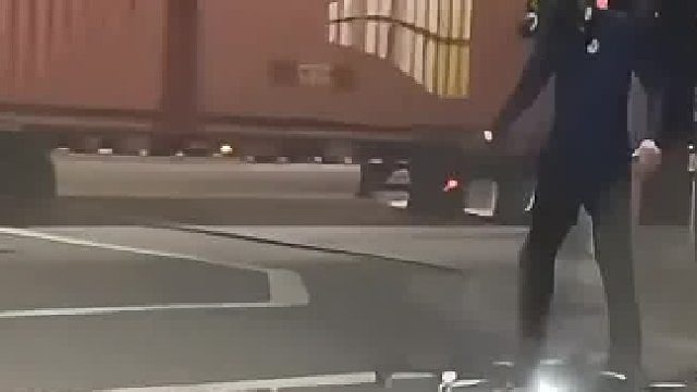 太帅了叭，要是不小心摔下来，会不会被切割