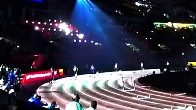 终有一天，跑道上这无与伦比的出场激光秀 也会映出你的名字.