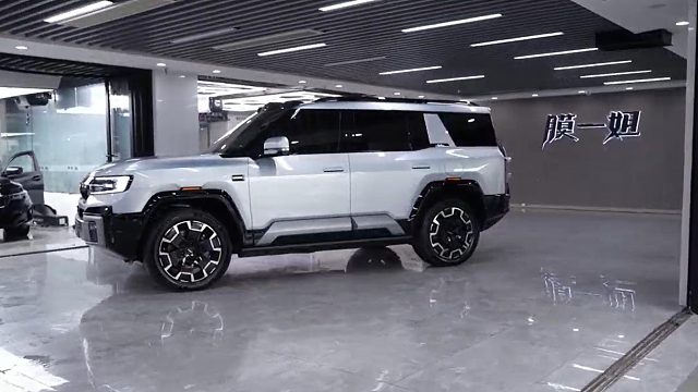 重庆汽车贴膜哪里好？方程豹豹8装贴隐形车衣