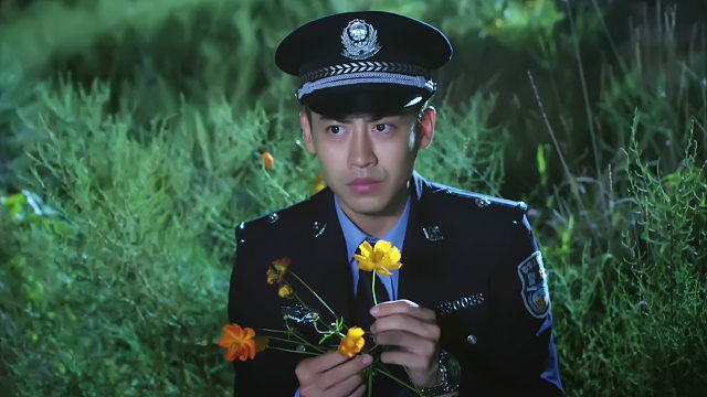 锅哥19：小伙凭借一束野菊花破案，成为队里最年轻的探长