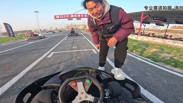 该说不说这个教练跑的是真快