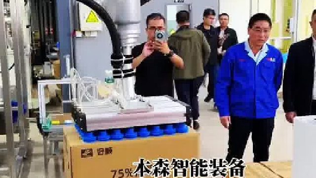 消毒剂纸箱搬运吸盘协作机器人码垛机