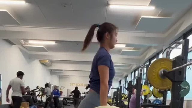 刷到了俞雅欣 发布的训练片段，我们不妨来回忆一下杭州亚运会上她的第二跳，堪称完美的上板