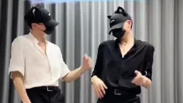 帅哥你看看你们在干嘛