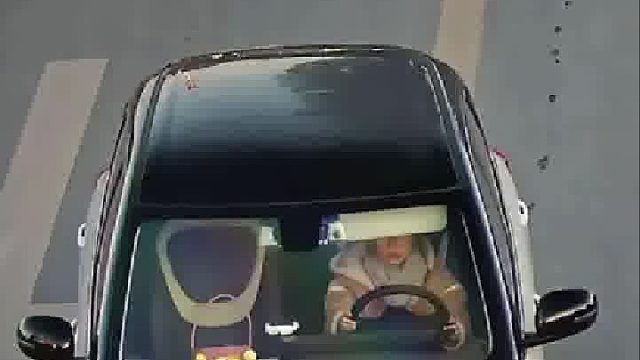 你这个车的整体表情太嚣张