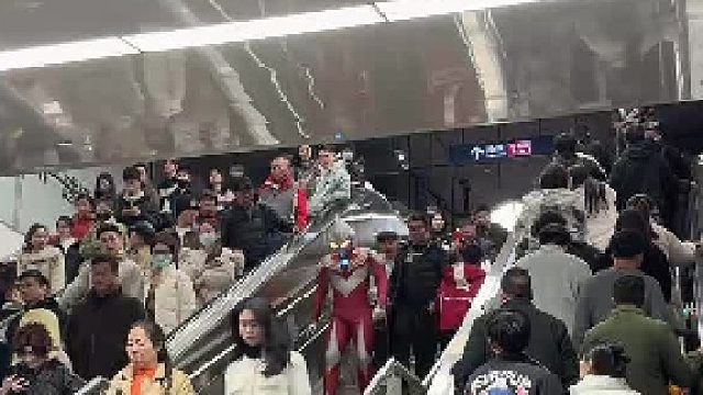 迪迦通勤都不用飞了