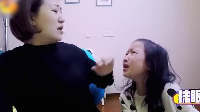 错一题罚一张试卷，女孩崩溃大哭，没想到妈妈竟然主动道歉