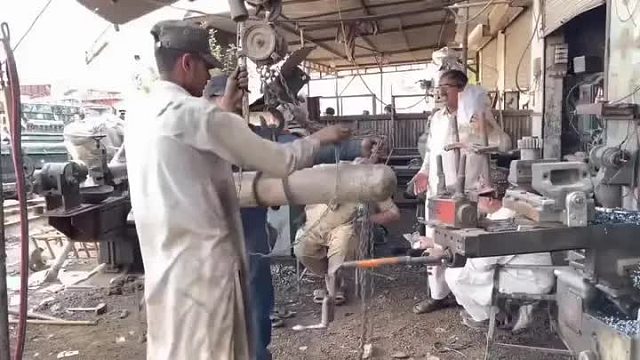 巴铁师傅维修挖掘机破碎锤钎杆全过程