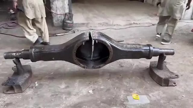 修复超载裂开的卡车后桥全过程