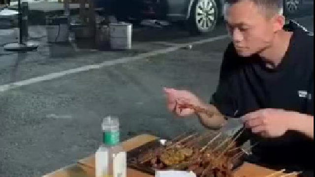 约了个兄弟出来吃烧烤