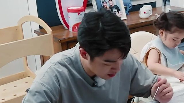 相差25岁的兄妹也能双向奔赴！