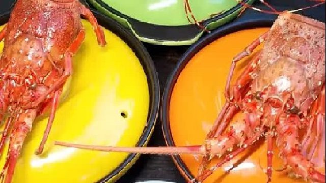 哇塞！今天都是龙虾啊
