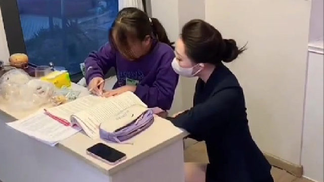 新请的家教老师怎么样？