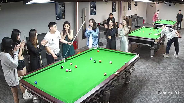 你说旁边两桌在想什么呢？