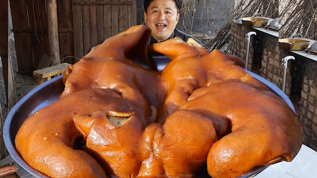 150元买个15斤大猪头，做个熏猪头，满满香薰味道，好吃过瘾