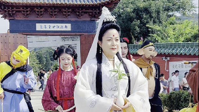 周末，陪着家人朋友来东莞观音山登高许愿，尤为重要