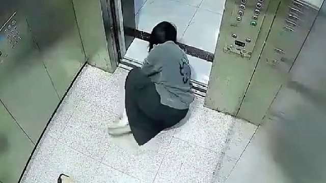 虽然不道德，但我还是笑出了声，这也太无厘头了