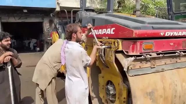 维修压路机滚筒全过程