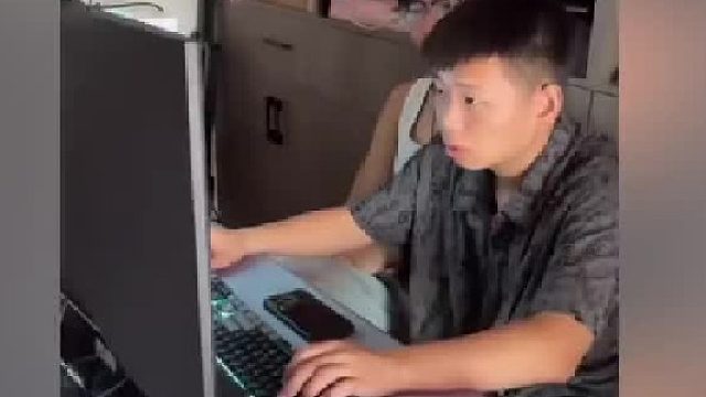 宿舍里不能养变色龙的，知道吗，同学