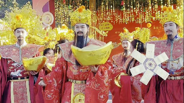 财神到，好运到；喜迎2025蛇年新春，约上亲朋好友来东莞观音山登高赏景许愿，接财接好运！