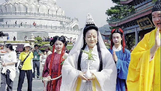 喜迎新春，陪着家人朋友来东莞观音山登高许愿，尤为重要，欢欢喜喜过大年！