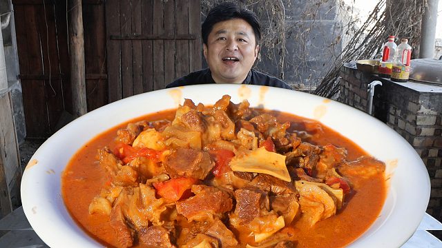 这一道“西红柿炖牛腩”真下饭，酸酸甜甜，大人孩子都爱吃