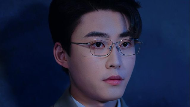 重逢后的微妙变化 校草和书呆子的未了情缘《封心五年为爱沦陷》
