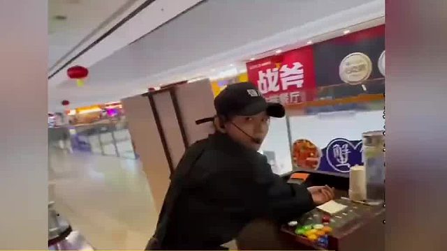 老板教员工做事，员工留下一句：你啰嗦了潇洒离去