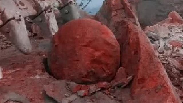 男子自称执意680w买下“土豆” 一刀切开世界安静了！