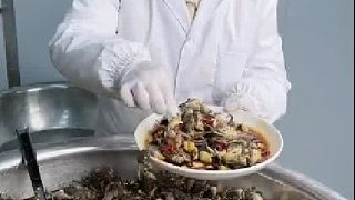 生吃蟹子活吃蝦，串稀串的頂呱呱