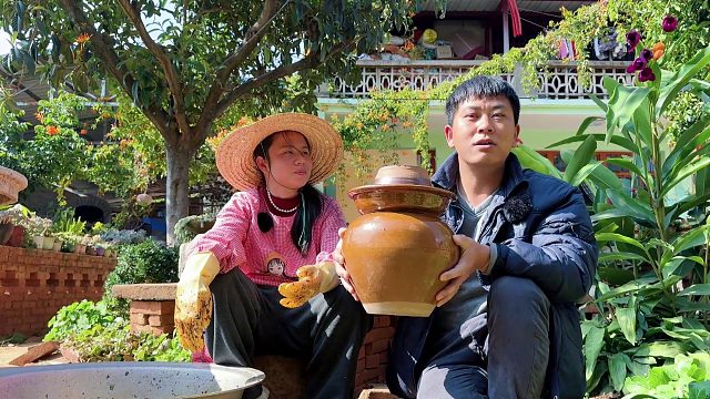 农村媳妇腌酸菜，做法简单又好吃，放一年都不会坏