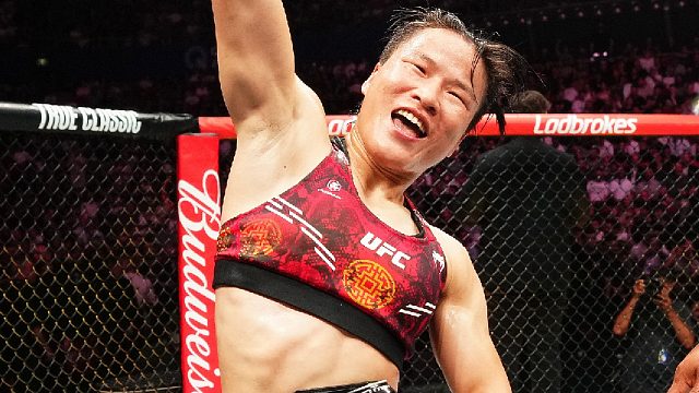 中国力量！张伟丽卫冕UFC金腰带，打破美国选手100%防摔率纪录