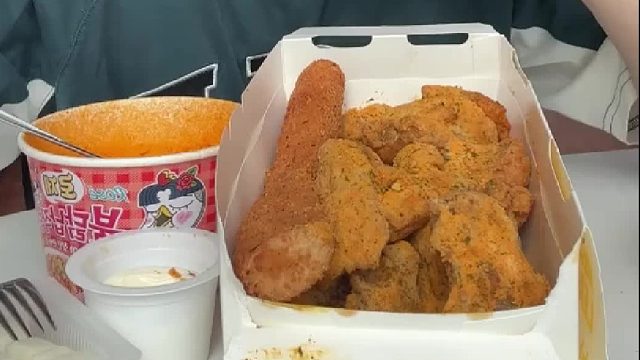 看看小伙今天都吃了啥