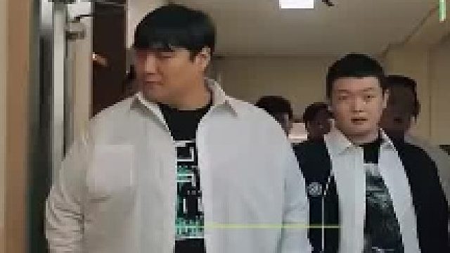 挑了个全校最能打的。这大哥要惨了