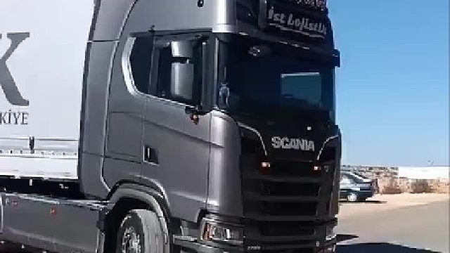 价值160万的斯堪尼亚牵引车，气场有多强大？