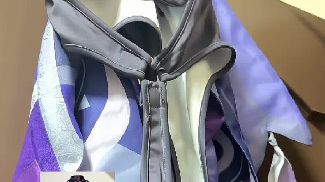 连体cos服是上厕所的宿敌。
