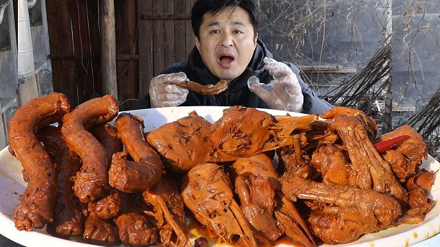 自己在家卤鸭货就是这么简单，麻辣入味，好吃的停不下来