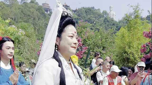 看着您，内心滚烫，如同晴光；东莞观音山来了就好，心想事成