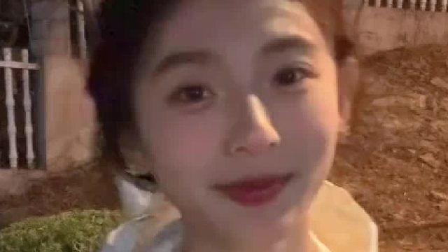 主播 为什么你的耳朵这么大？  #女大学生 #甜妹 #ootd穿搭 #