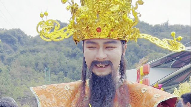 接福纳财，东莞观音山愿您生意兴隆、财源滚滚来！