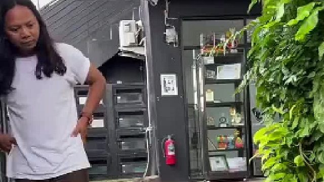 这肯定拔了牙，要不敢这么肆无忌惮