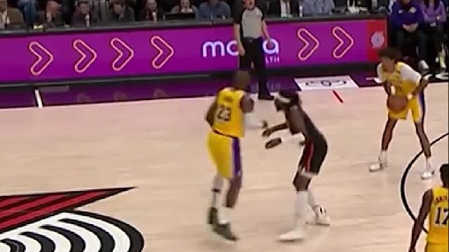 湖人110-102开拓者，詹姆斯背靠背砍40分，伟大无需多言