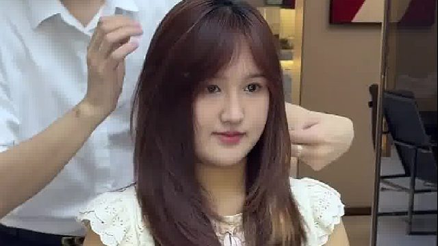 一个合格的理发师还得是名合格的化妆师！