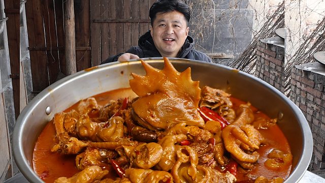 5斤肥肠1只鸡，做个特色美味肥肠鸡，只香不臭，好吃的停不下来