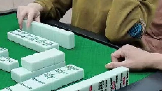 哦吼！小姐姐这牌你杠开了吗？