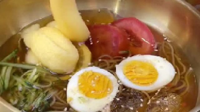 挤出来的那一刻，店员脸都绿了。。。