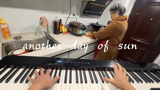 奶奶做饭打扰我看书 我直接打不过就加入