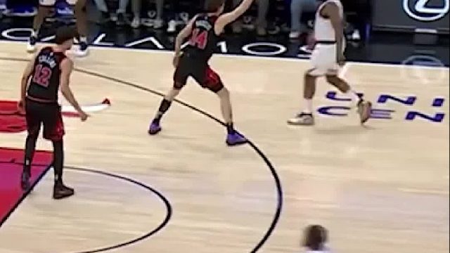 快船122-117公牛，哈登第三节砍20分，全场30分关键三分锁胜局