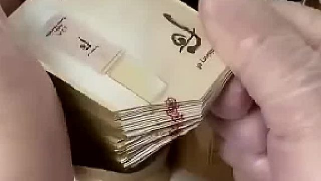 女生积攒已久的试用装，一口气全部装进瓶子