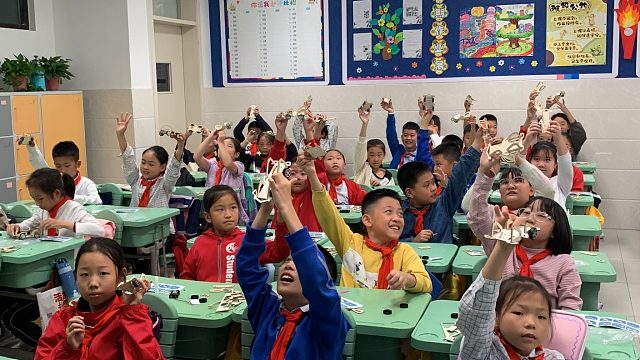 知耕鸟教育推出劳动教育木艺实践（功能）教室
